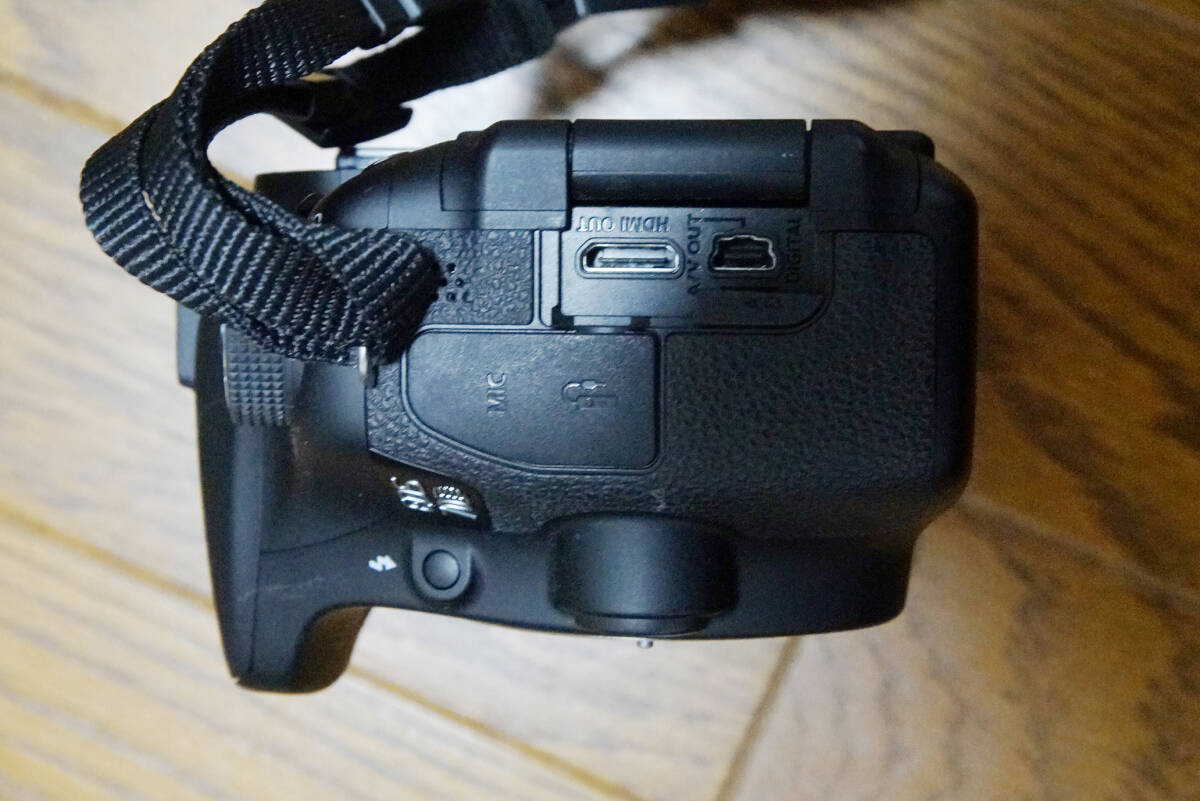 ★Canon キヤノン EOS 70D ボディ+バッテリー2本、充電器、SDカード16GB付き★_画像4