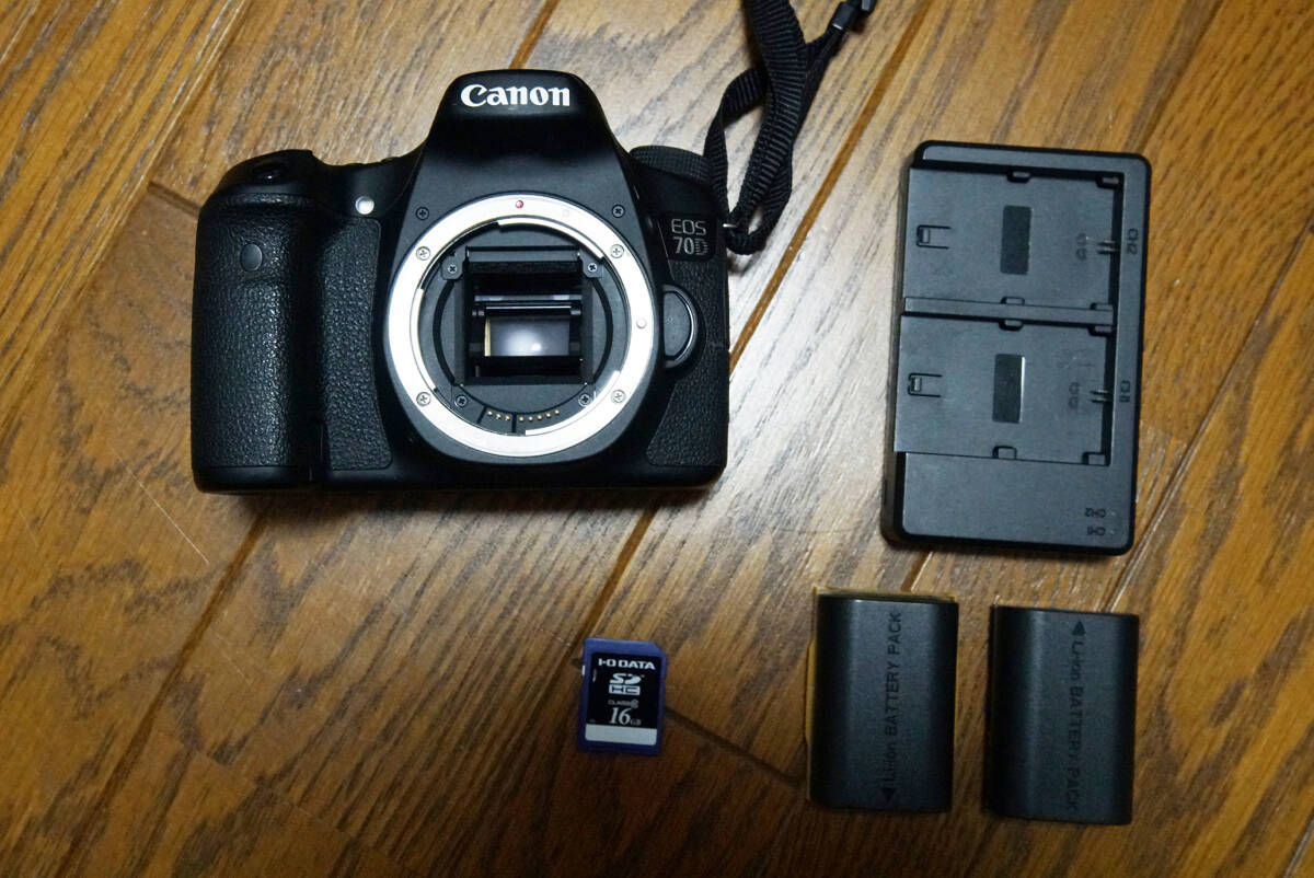 ★Canon キヤノン EOS 70D ボディ+バッテリー2本、充電器、SDカード16GB付き★_画像1