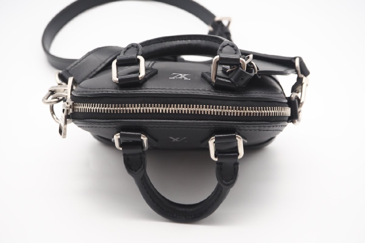 ★３日以内返品可★ LOUIS VUITTON ルイ ヴィトン M83184 カーフスキン ナノアルマ ファレル ウィリアムス ブラック バッグ_画像4