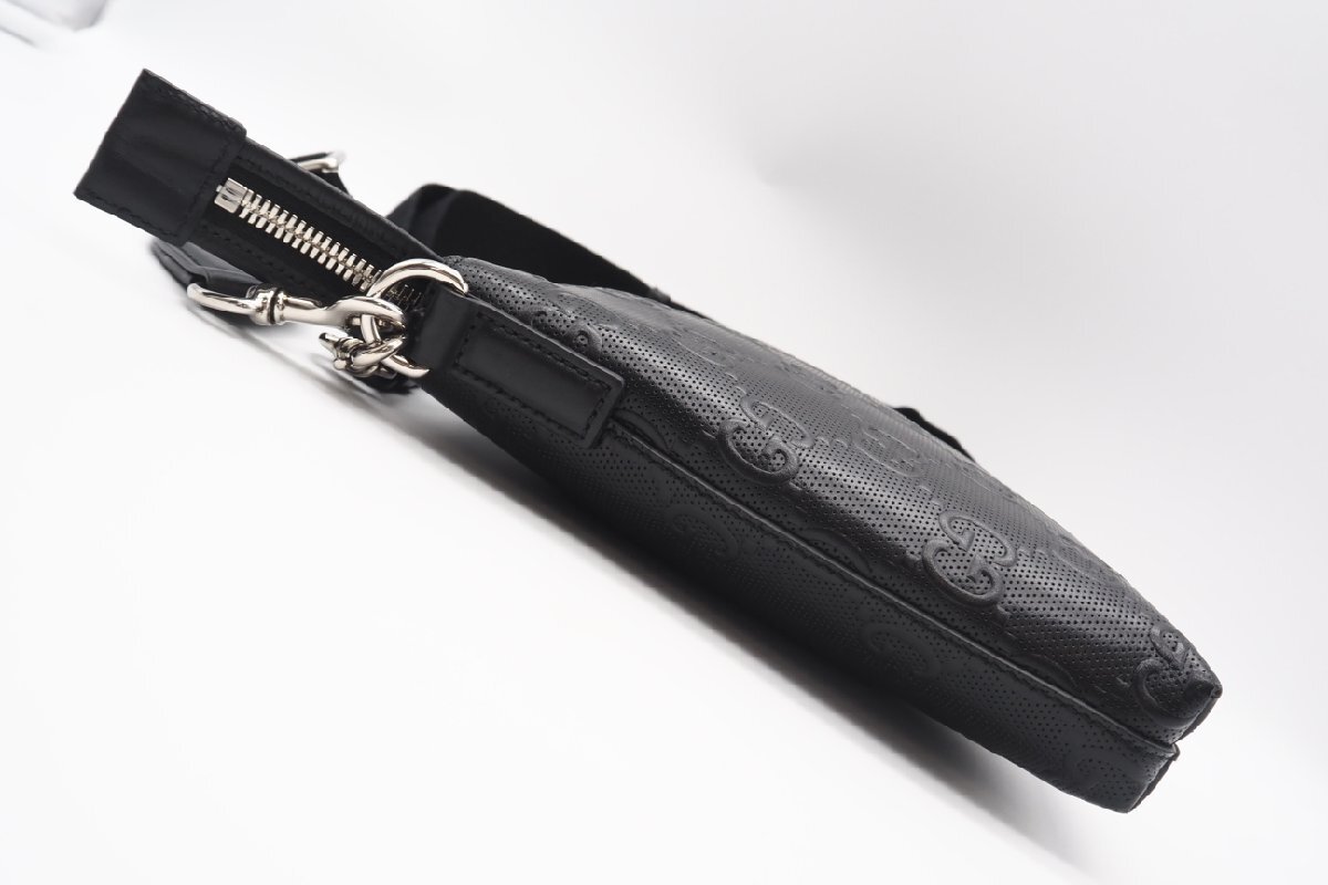 ☆安心の３大保証☆ ABランク ≪GUCCI グッチ/ショルダーバッグ≫ 696009 GGエンボス レザー ロゴマーク ブラック 取り外し可 美品 送料込_画像6