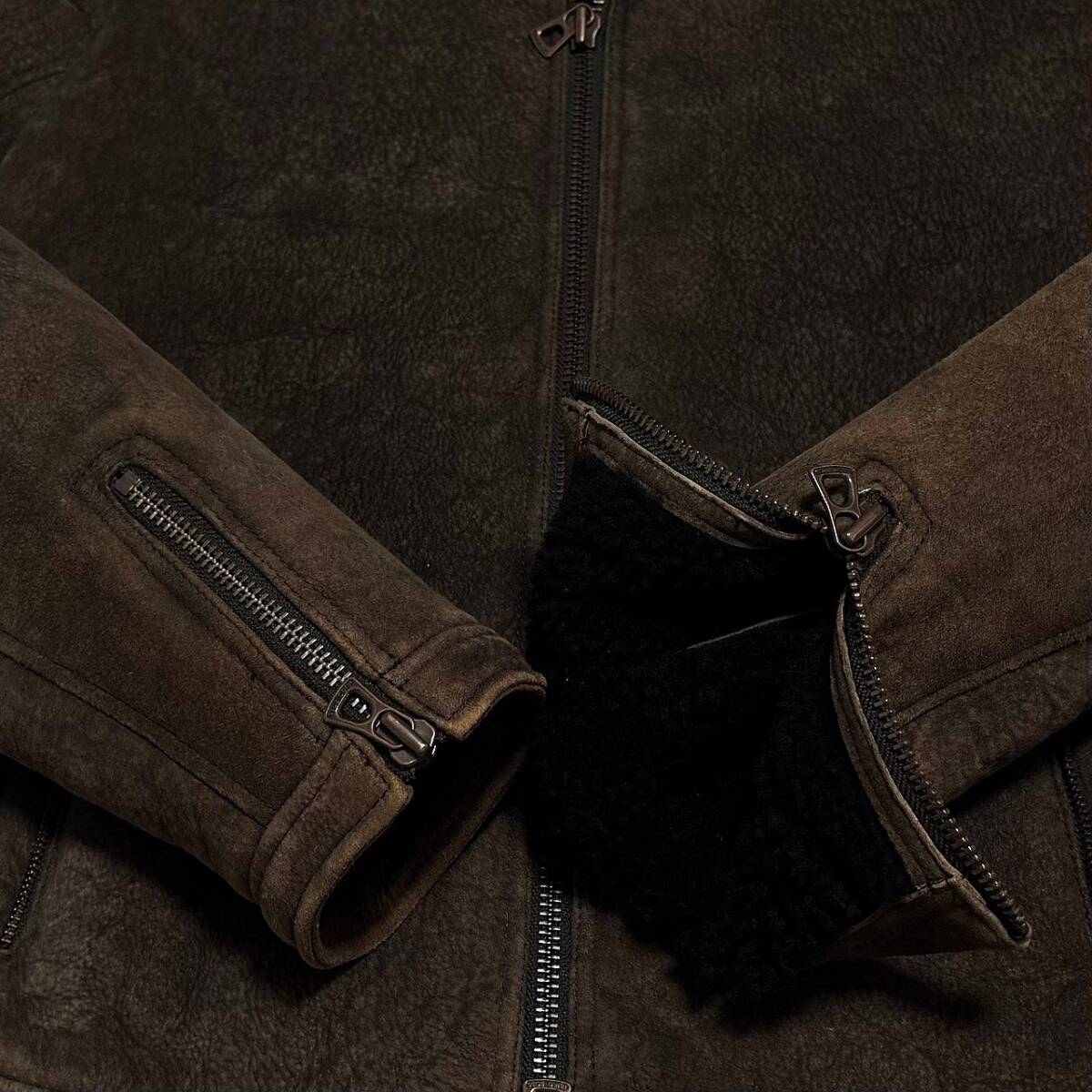 贅の極! 定価20万 極暖! HUGO BOSS ORANGE 最高級羊革 総裏 極上リアルムートン 加工 ライダースジャケット 50 羊革 ブルゾン ヒューゴボス_画像6