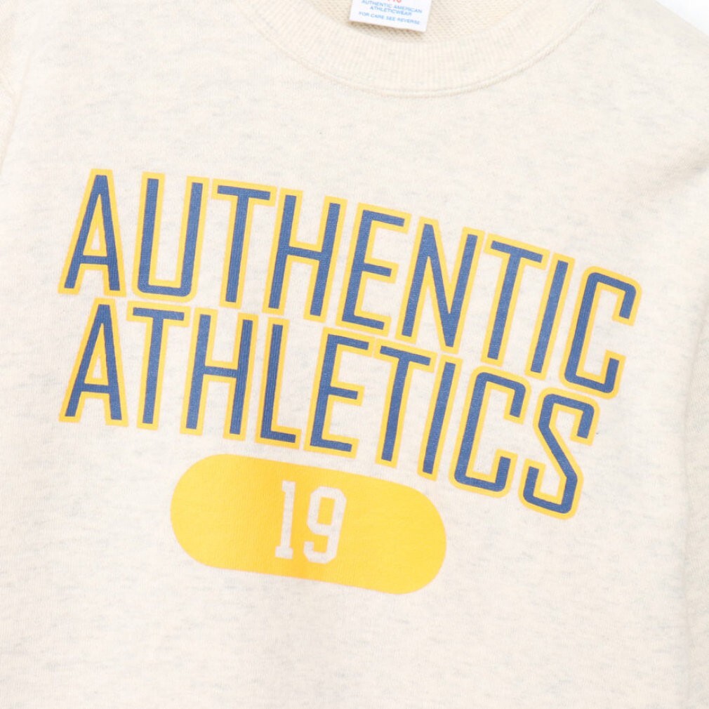 美品★Champion クルーネックスウェットシャツ 140㎝ 定価4,950円 オートミール チャンピオン 長袖ロゴスウェット キッズ 男女兼用 130 _画像2