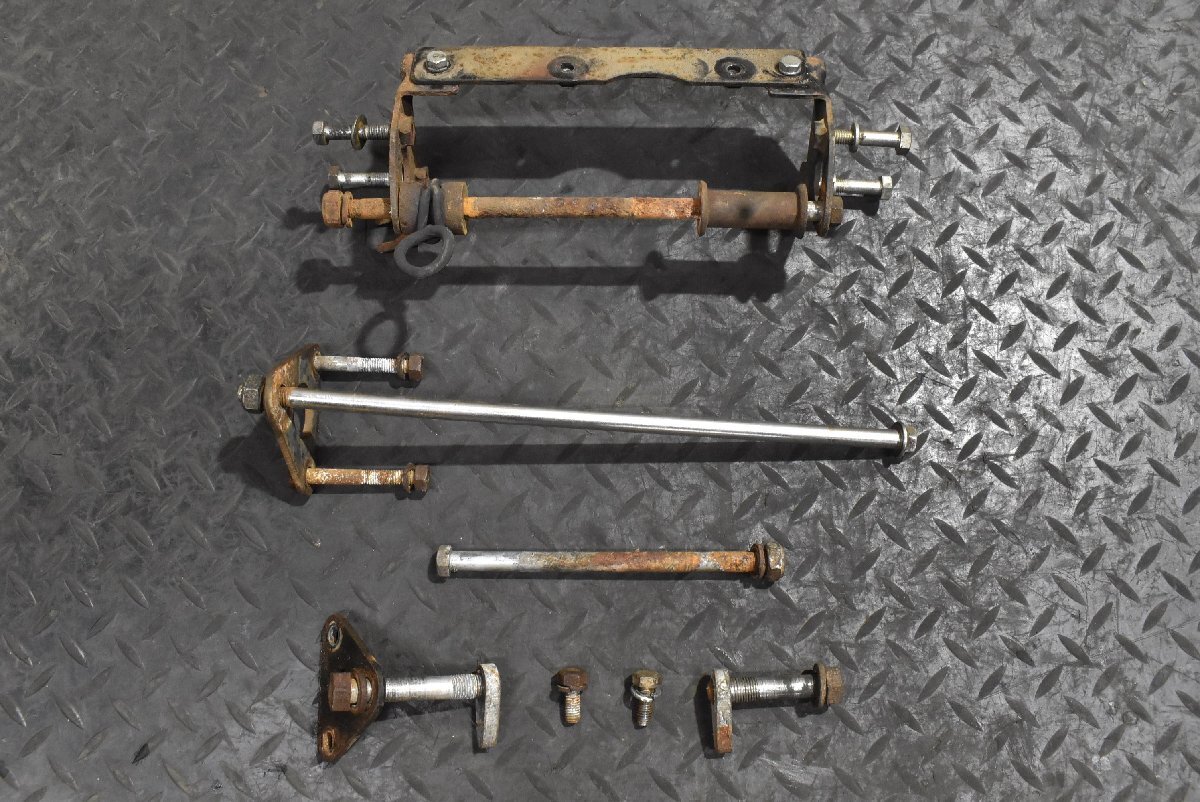 K1403 当時物 純正 KZ900 エンジンハンガー 0127 検) Z1 Z2 750RS MK2 Z1R Z1000_画像1