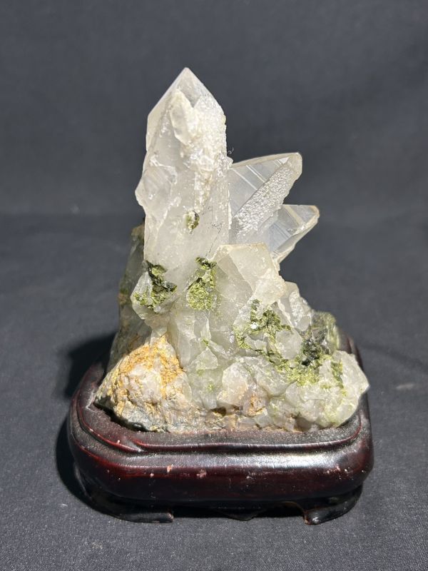 【S10-10】天然石 水晶 クラスター パワーストーン 約554g 台付き 旧家整理品_画像1