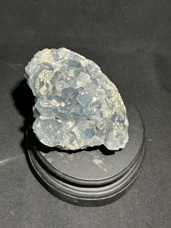 【S10-10】天然石 天青石 パワーストーン 約814g 台付き 旧家整理品_画像2