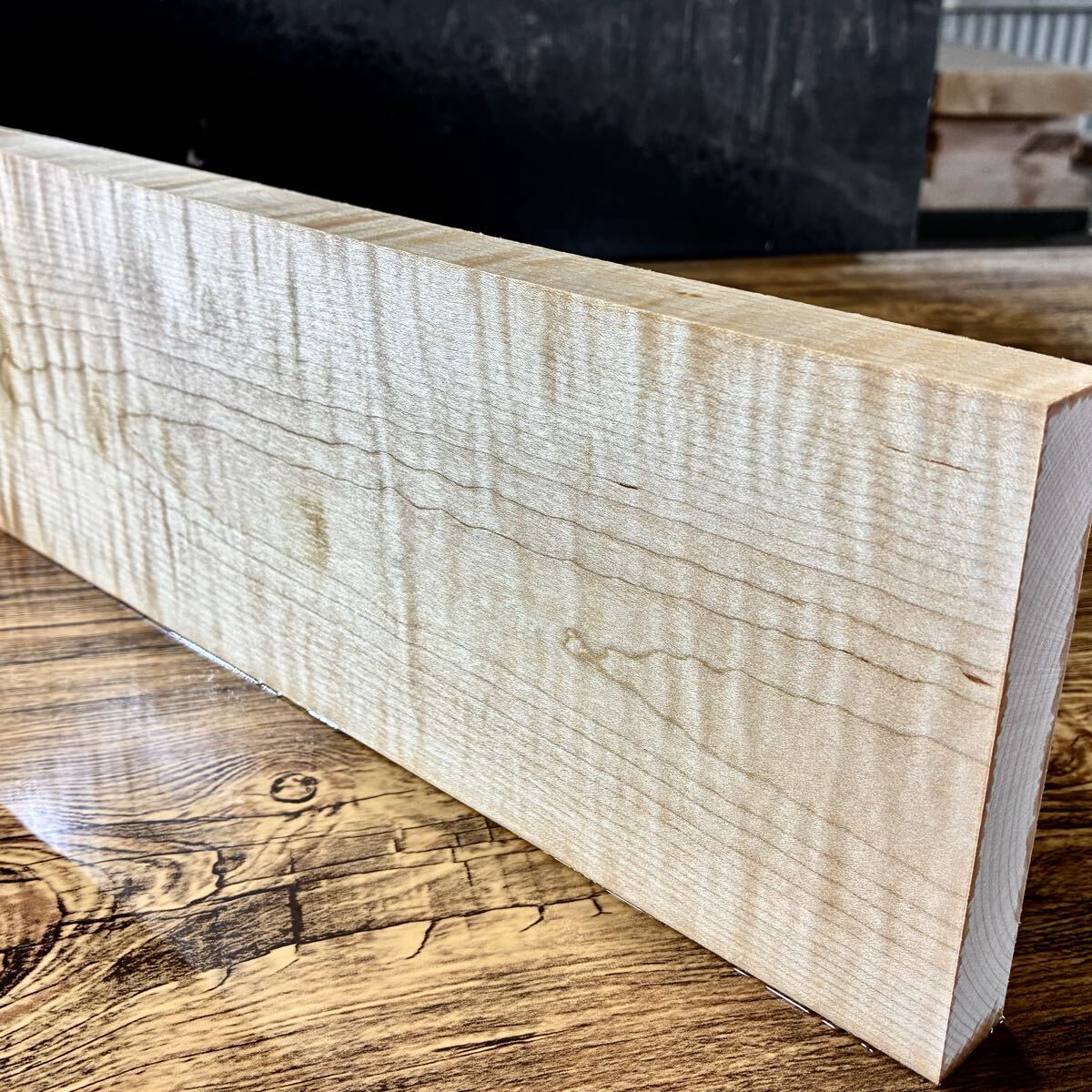 『OS014』極上美杢 激縮み杢 超特大 カーリーメイプル（縦幅厚740-127-24㎜）ギター材 ギター素材 ペンブランク ハンドメイド素材_画像4