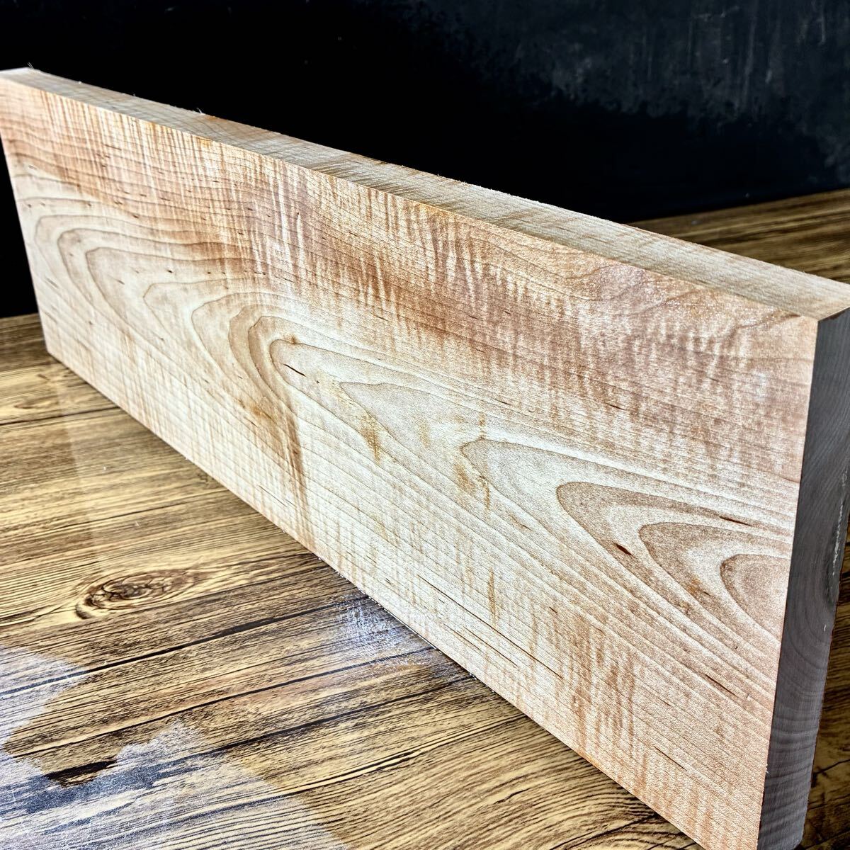 『OS020』極上美杢 激縮み杢 超特大 カーリーメイプル（縦幅厚554-180-25㎜）ギター材 ギター素材 ペンブランク ハンドメイド素材_画像2