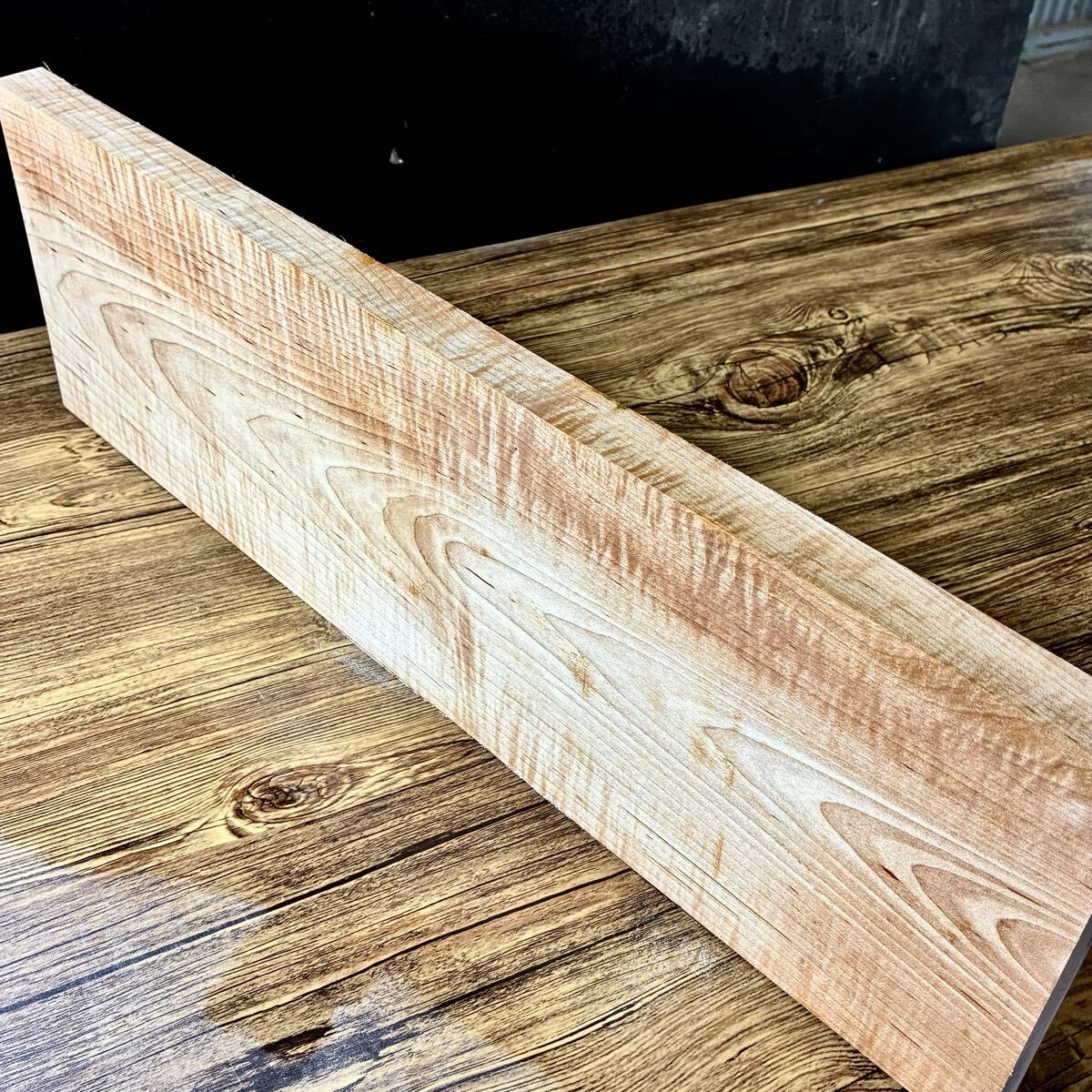 『OS020』極上美杢 激縮み杢 超特大 カーリーメイプル（縦幅厚554-180-25㎜）ギター材 ギター素材 ペンブランク ハンドメイド素材_画像3