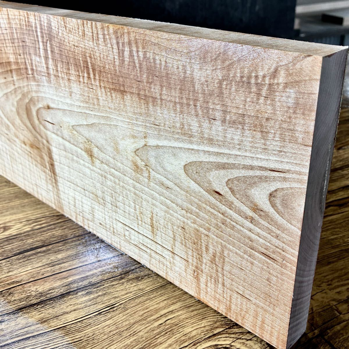 『OS020』極上美杢 激縮み杢 超特大 カーリーメイプル（縦幅厚554-180-25㎜）ギター材 ギター素材 ペンブランク ハンドメイド素材_画像4