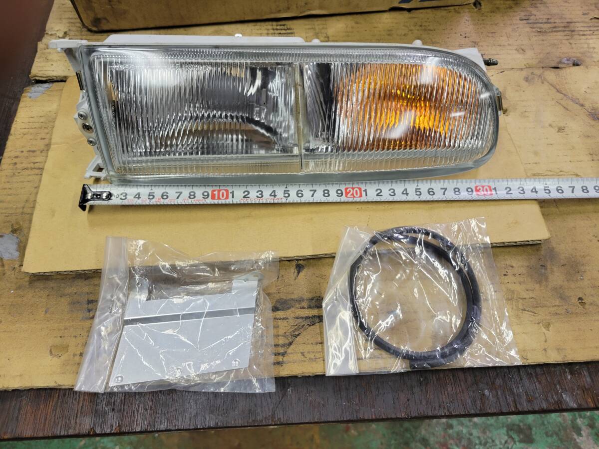 日産用ウィンカーランプ右側、平成8年位のパルサー用かな？画像の品番でご判断でお願いします。_画像2