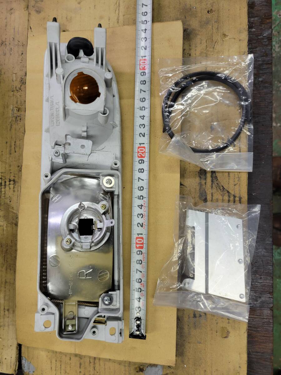 日産用ウィンカーランプ右側、平成8年位のパルサー用かな？画像の品番でご判断でお願いします。_画像3