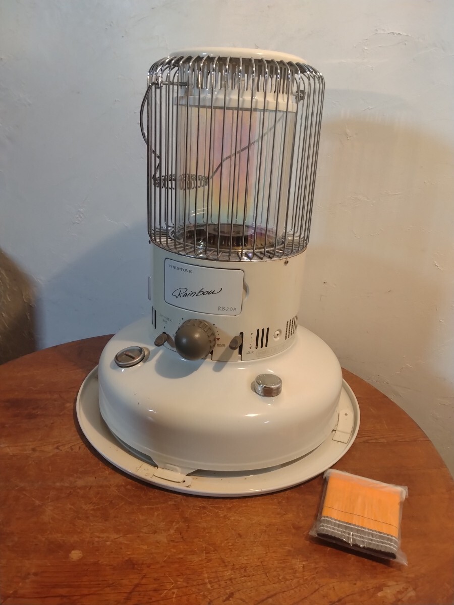 R71001-4 トヨトミ レインボー 石油ストーブRB-20A形 動作確認済み ※新品替え芯付属致します_画像1