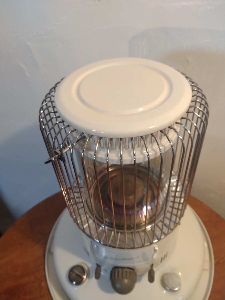 R71001-4 トヨトミ レインボー 石油ストーブRB-20A形 動作確認済み ※新品替え芯付属致します_画像3