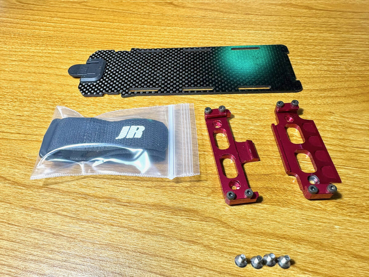 ラジコンヘリ JRPROPO E6-550 ワンタッチバッテリーマウント カーボンバッテリープレート付き 送料全国一律１８０円_画像1