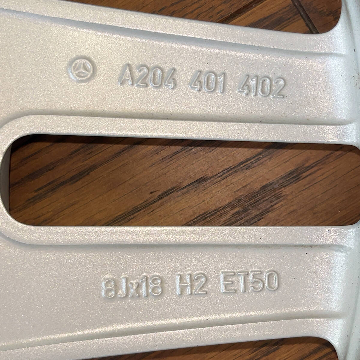 メルセデス・ベンツ W204 AMG ダイナミックハンドリングパッケージ 純正スタイルIV 5ツインスポーク18インチ+MOMO TOPRUN M-300 4本セット_画像7