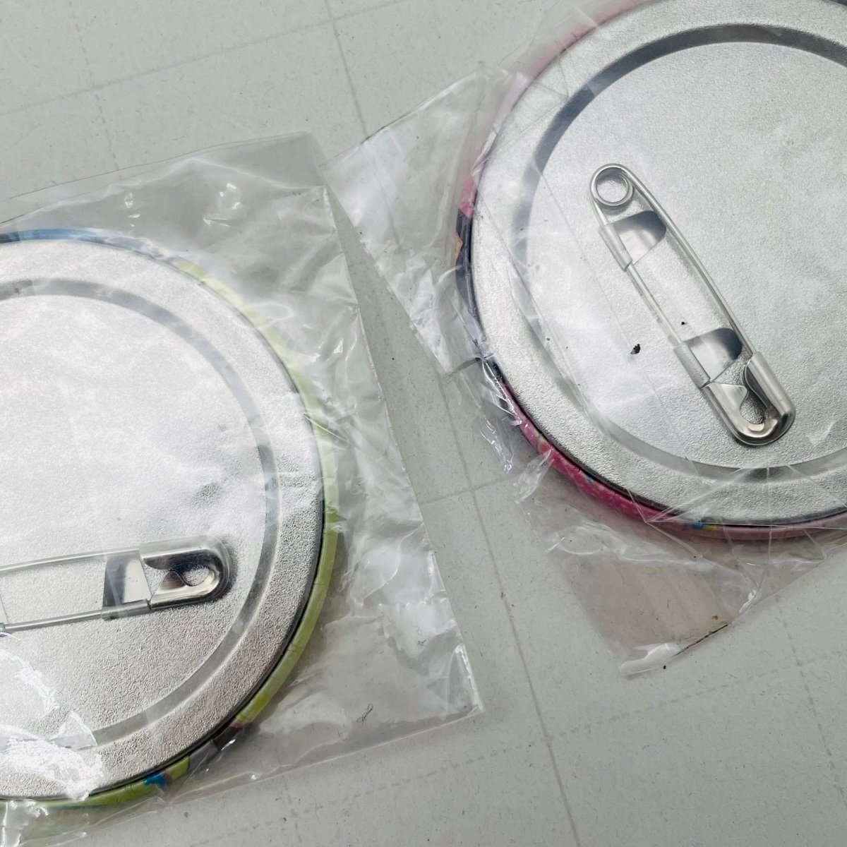  новый товар нераспечатанный C105.. магазин miko Gin голубой архив жестяная банка значок 2 вида комплект 