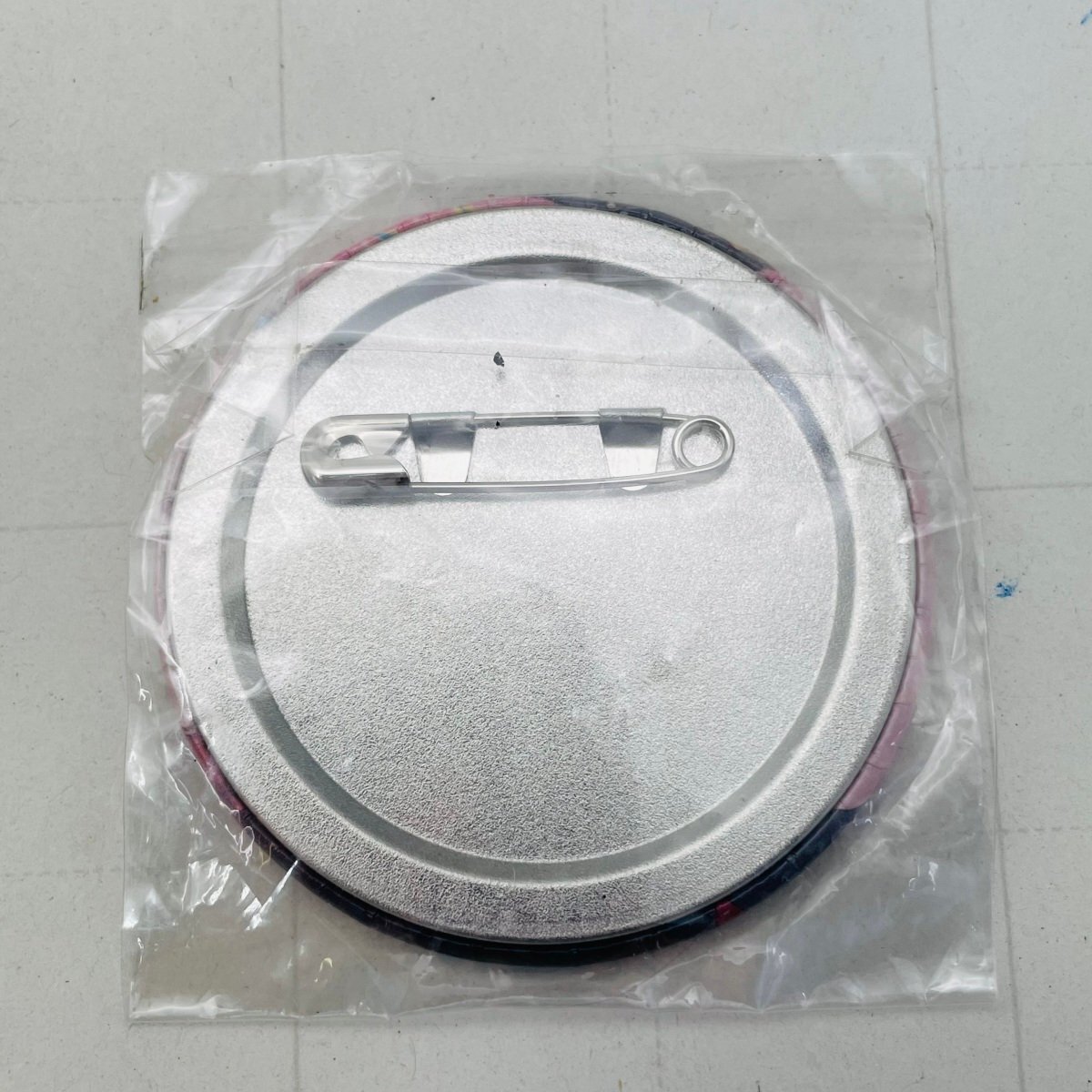  новый товар нераспечатанный C105.. магазин miko Gin голубой архив жестяная банка значок 2 вида комплект 