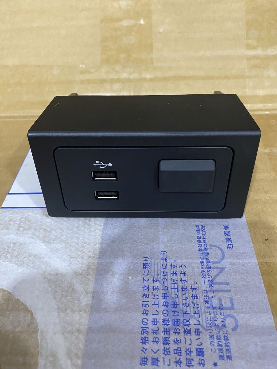 CX-8KG 純正　USB担当　USBソケット　TC3M669U0B cx5 cx8_画像1