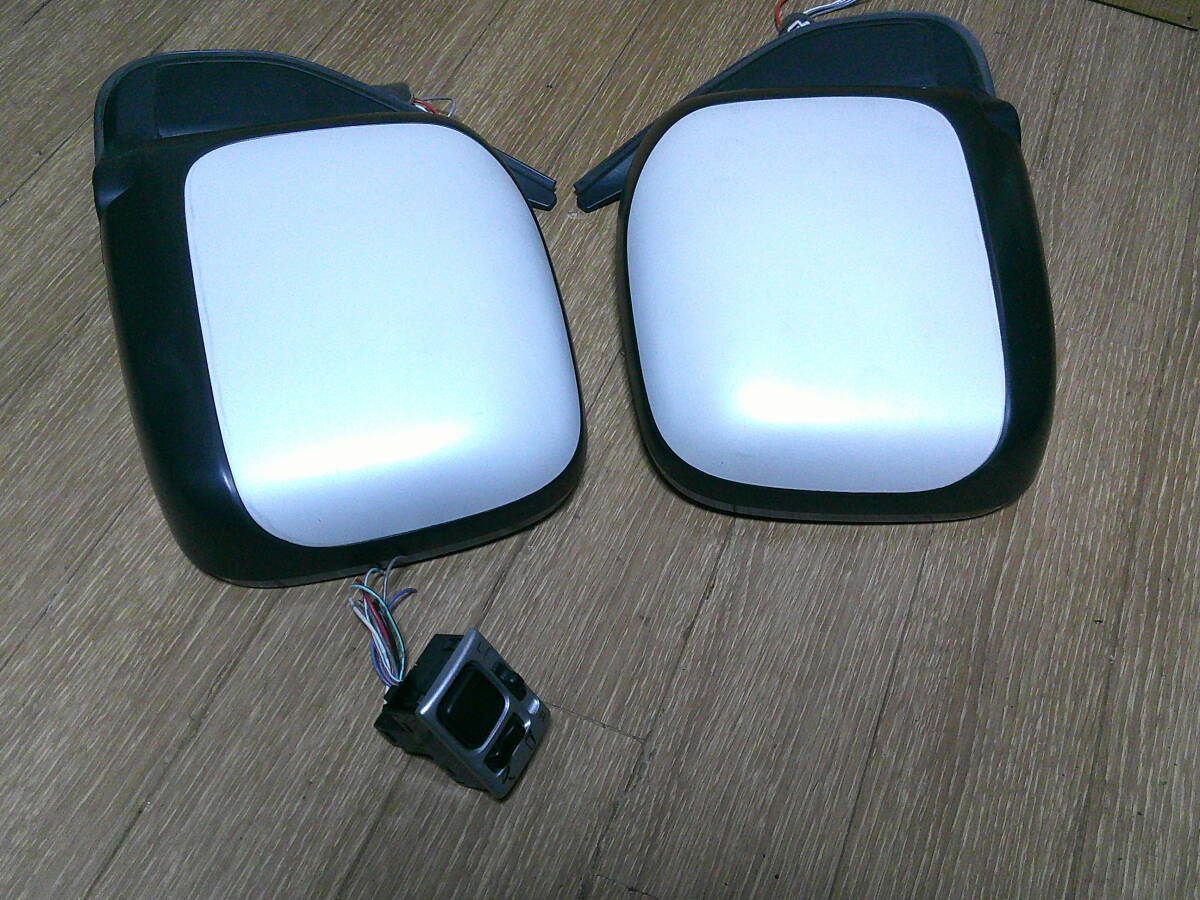 エブリー(DA62W)の電動格納式ミラー左右セット(スイッチ付き）_画像1