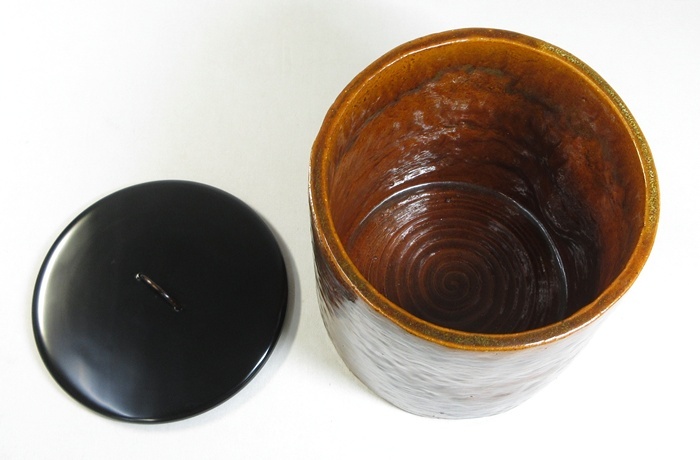 【B0985a】茶道具　大樋焼　大樋長阿弥　飴釉 水指　塗蓋　共布　即決_画像7