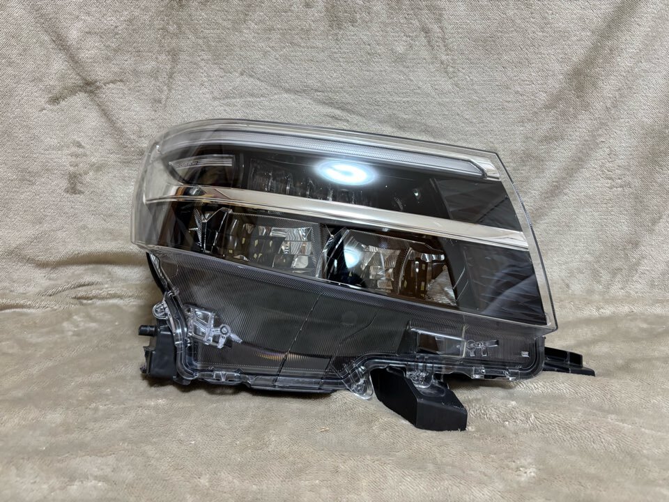 レンズ美品 LA650S LA660S 後期 タントカスタム LED右ヘッドライト右ライト　 右側 KOITO 100-69096