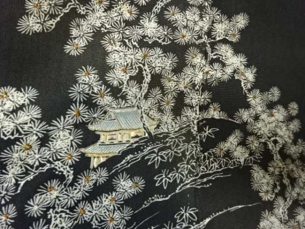 ys7559009; 宗sou 錦紗唐松に楼閣模様刺繍留袖【アンティーク】【着】_画像4