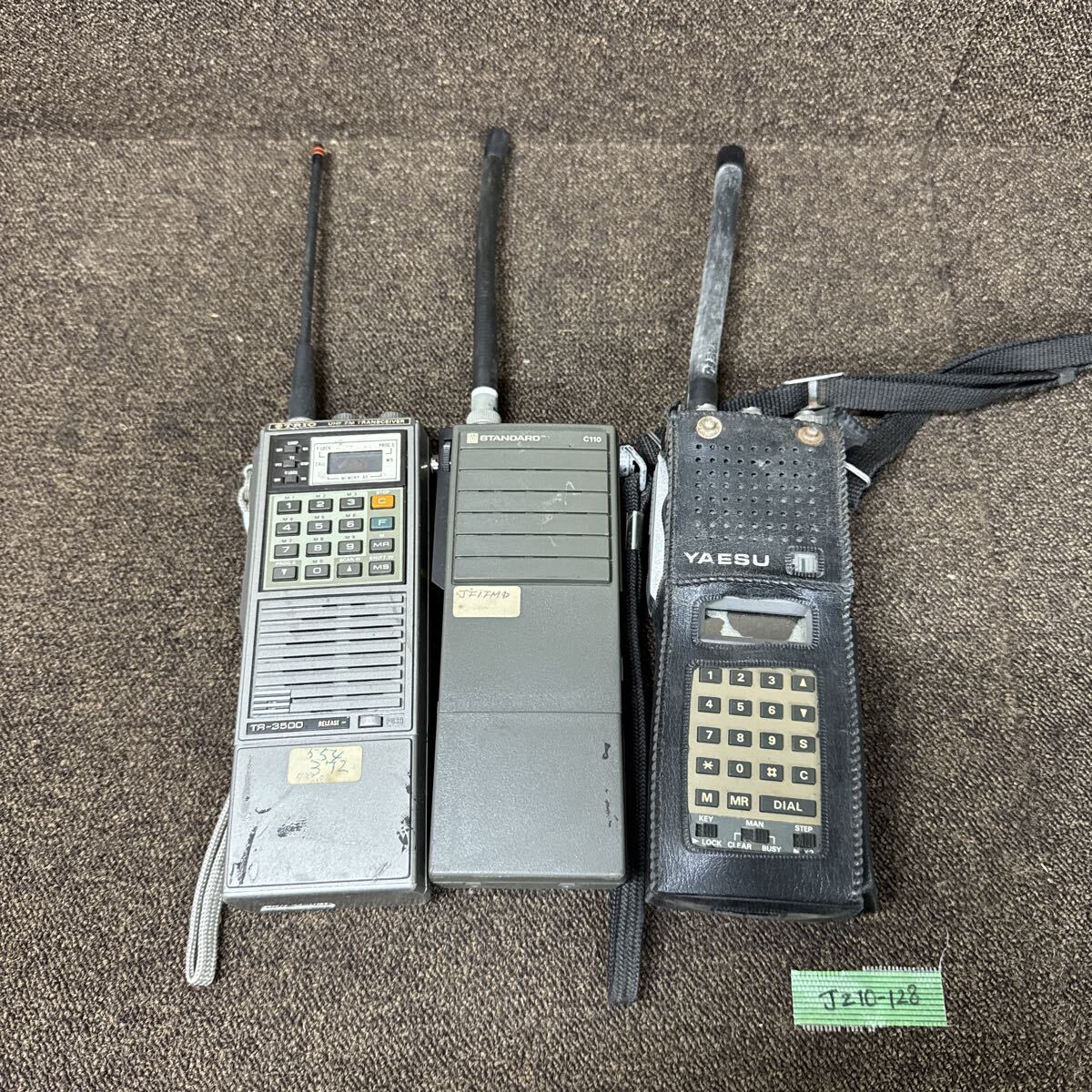 JZ10-128 激安 無線機 TORIO TR-3500 / YAESU FT-208 / standard C110 3点まとめ売り 動作未確認 中古現状品 ※3回再出品で処分_画像1