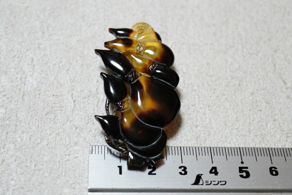 1579 本鼈甲 べっ甲 瓢箪 彫刻 帯留め オビドメ ヴィンテージ アクセサリー べっこう 和装小物 着物 装飾品_画像4