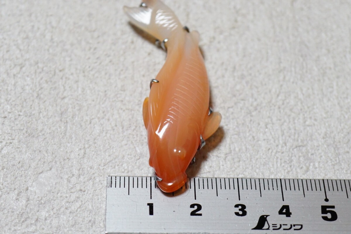 1533 天然瑪瑙 彫刻 鯉 帯留め オビドメ ヴィンテージ アクセサリー 天然石 カラーストーン 宝石 和装小物 着物 昭和レトロ_画像4