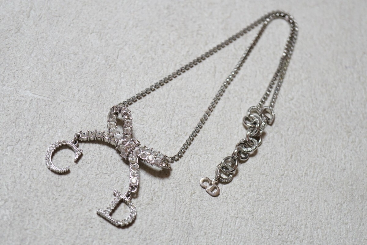 1443 Christian Dior/クリスチャンディオール ネックレス ペンダント 海外 ブランド ヴィンテージ アクセサリー Dior シルバーカラー_画像1