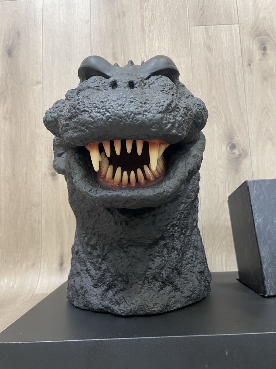 【中古品】GODZILLA FINAL BOX ゴジラファイナルボックス　DVD30枚組　特製ボックス　ゴジラヘッド　台座　箱無し_画像4