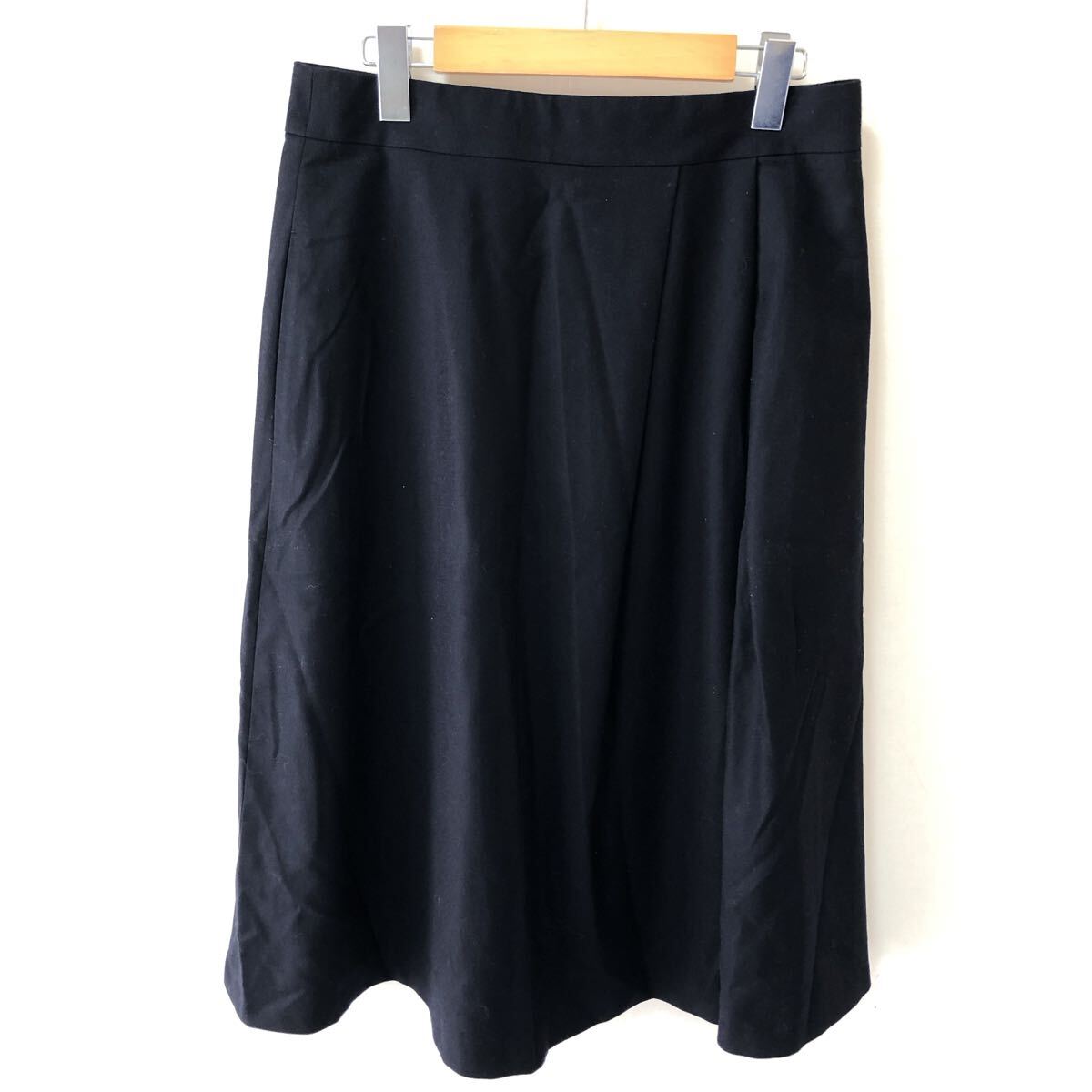 10NG007-62 23区 Vingt-trois arrondissements ニジュウサンク ヴァントロワ アロンディスマン フレア スカート ひざ丈 裏地 44 ブラック_画像3