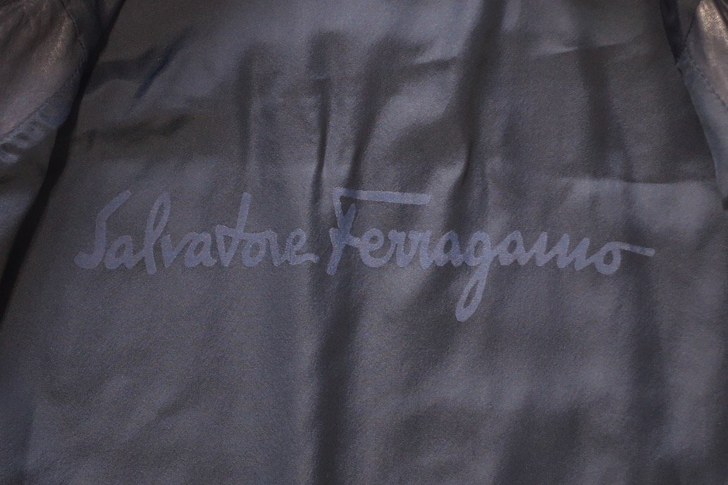  хорошая вещь Salvatole Ferragamo Ferragamo полиэстер переключатель кожа пальто темный темно-синий мужской 48 жакет 