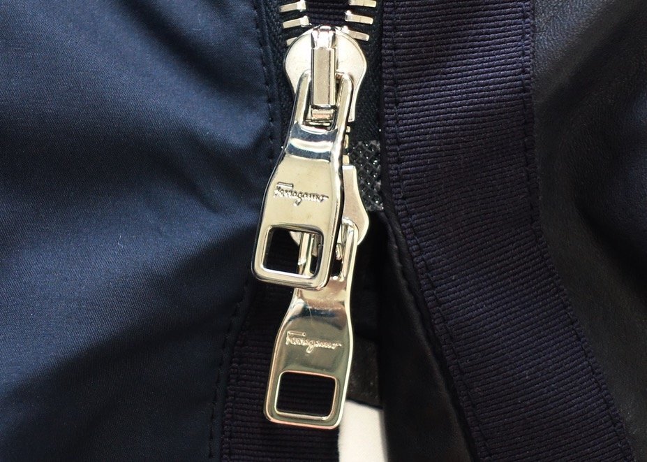  хорошая вещь Salvatole Ferragamo Ferragamo полиэстер переключатель кожа пальто темный темно-синий мужской 48 жакет 