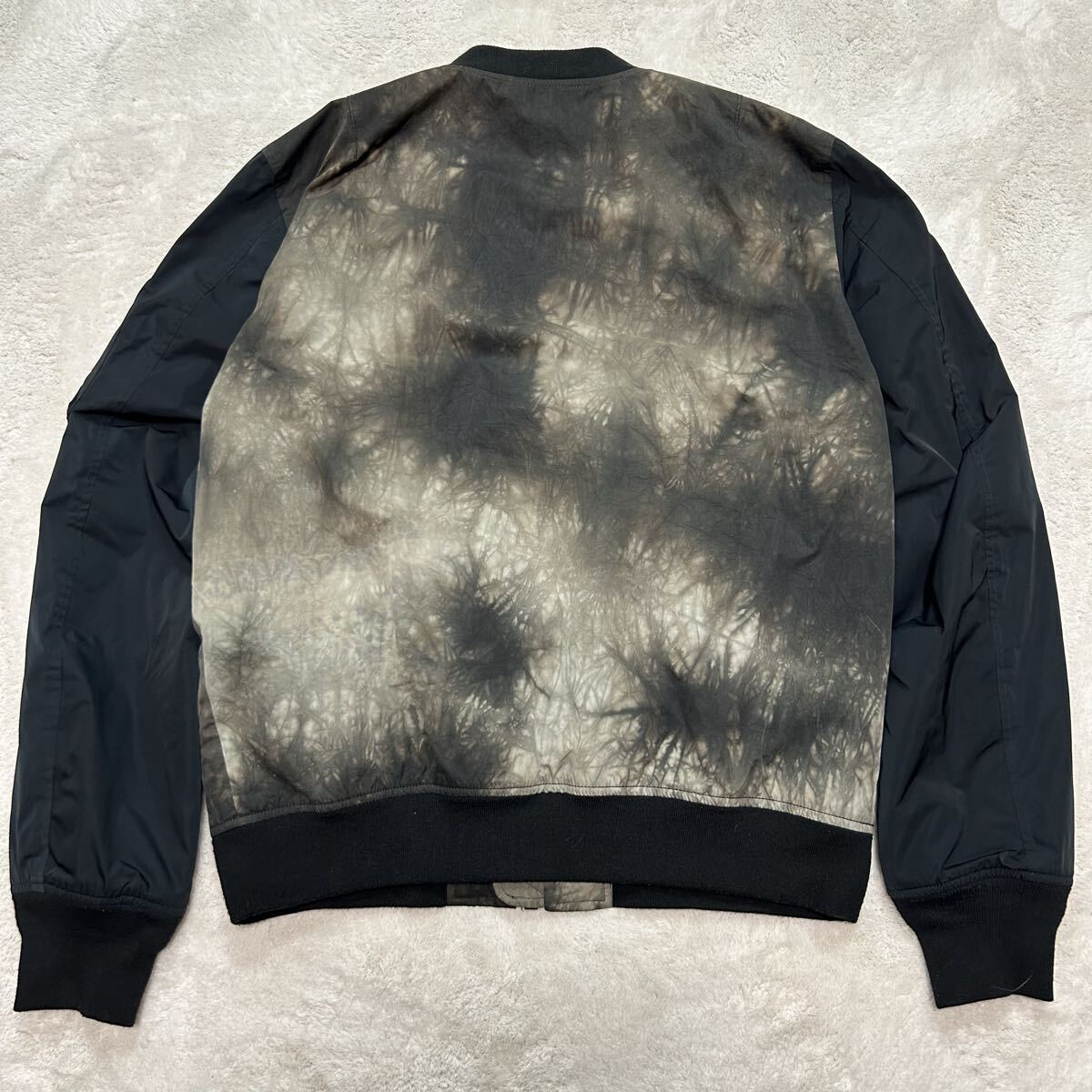 極美品!/XL相当●ディーゼル DIESEL ブルゾン ジップアップジャケット キルティング 中綿 MA-1 タイダイ染め 型ロゴプレート アウター _画像3