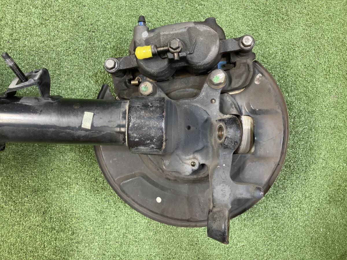 дом частного лица рассылка не возможно PY32 Cedric * Gloria 1992 год передние стойки левый и правый в комплекте ABS нет для ступица и поворотный кулак имеется