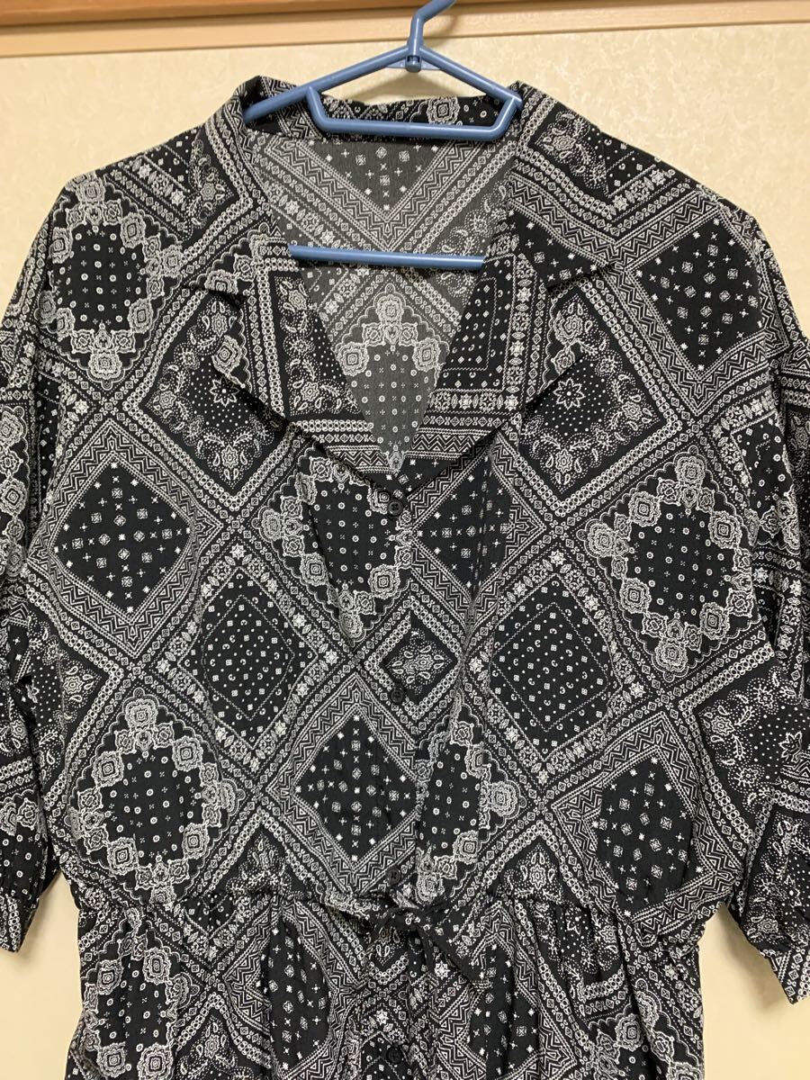 【送料込】ジーユー GU バンダナプリントワンピース 7分袖 黒 ブラック サイズ XL ロングワンピース ペイズリー_画像2