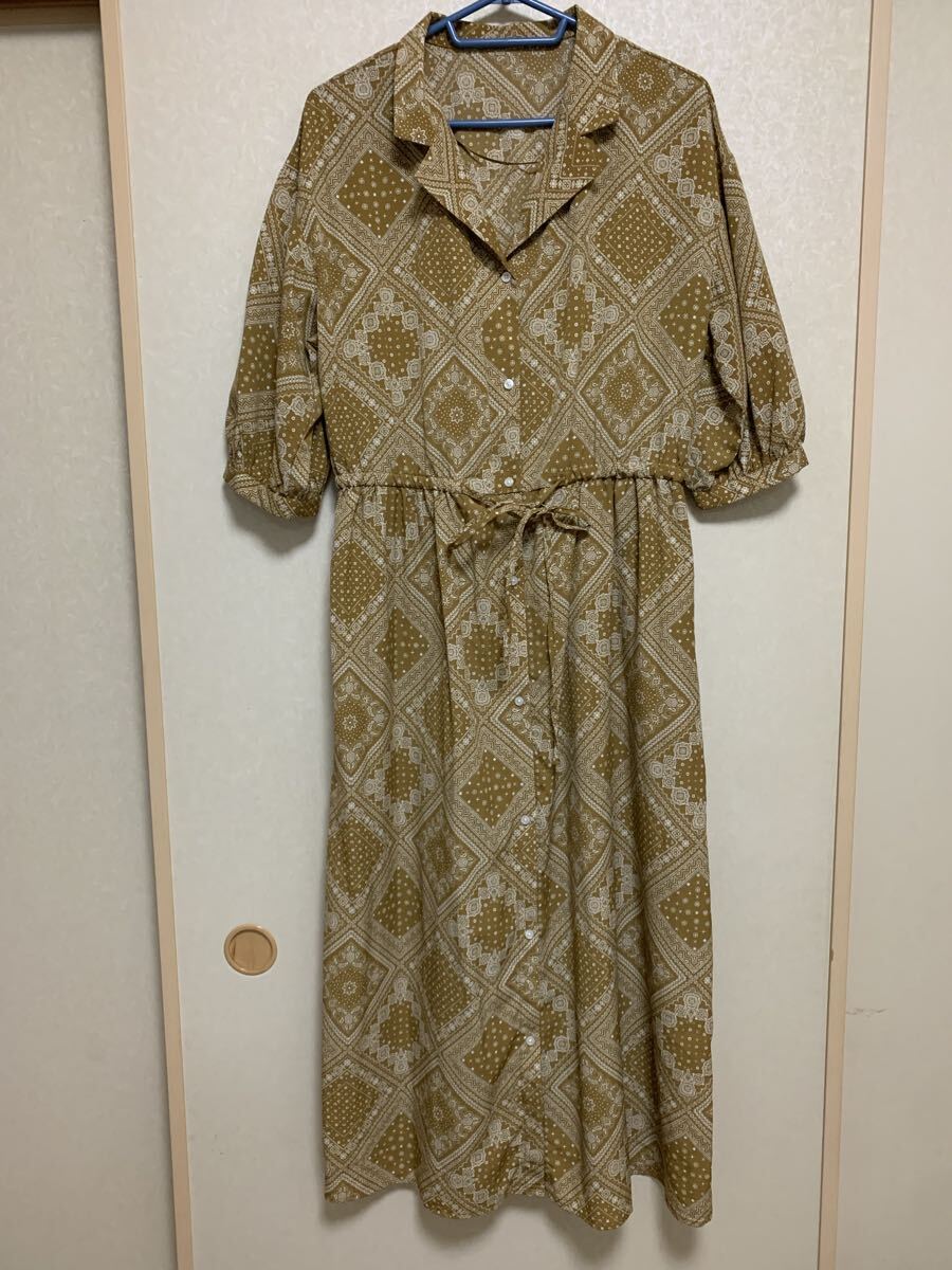 【送料込】ジーユー GU バンダナプリントワンピース 7分袖 茶系 ベージュ サイズ XL ロングワンピース ペイズリー_画像1