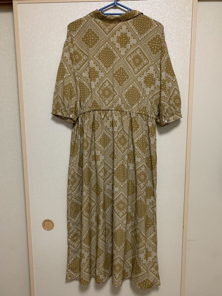 【送料込】ジーユー GU バンダナプリントワンピース 7分袖 茶系 ベージュ サイズ XL ロングワンピース ペイズリー_画像4