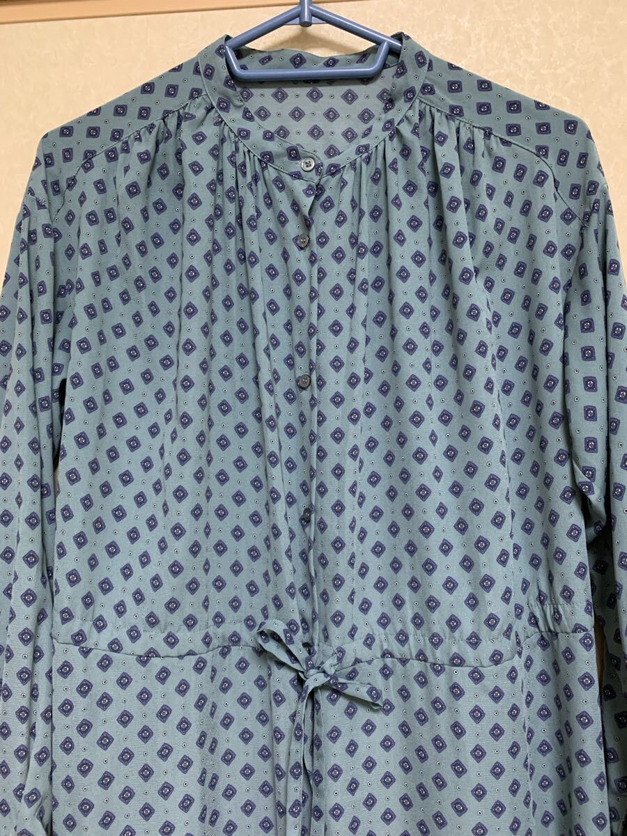 【送料込】ジーユー GU ジオメトリックプリントワンピース 長袖 ブルーグレー モスグリーン サイズ L ロングワンピース_画像2