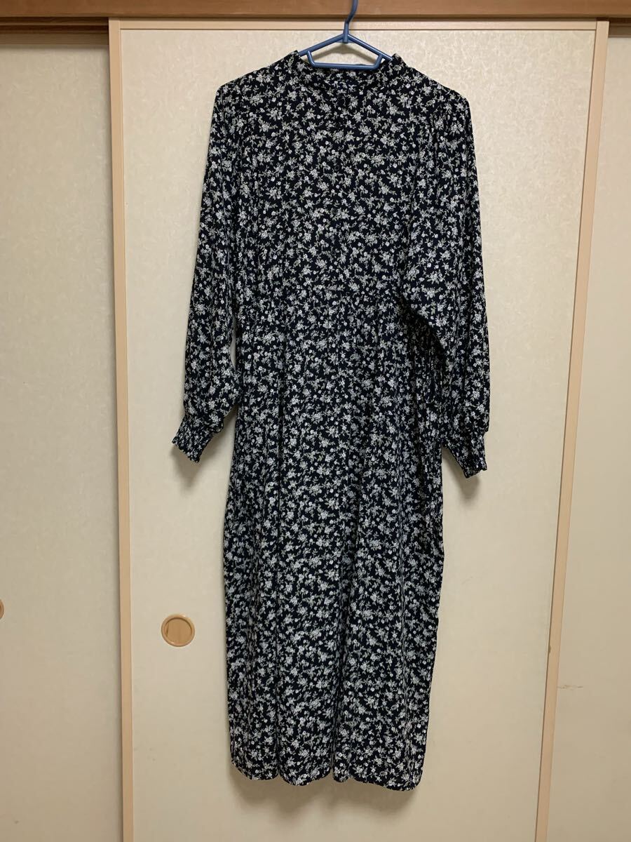 【送料込】ジーユー GU フラワープリントボリュームスリーブワンピース 長袖 ブラック 黒 サイズ XXL ロングワンピース 花柄_画像1