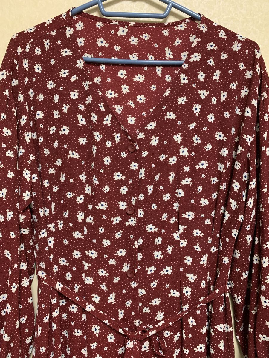 【送料込】ジーユー GU フラワープリントワンピース 長袖 赤系 エンジ サイズ XL ロングワンピース 花柄_画像2
