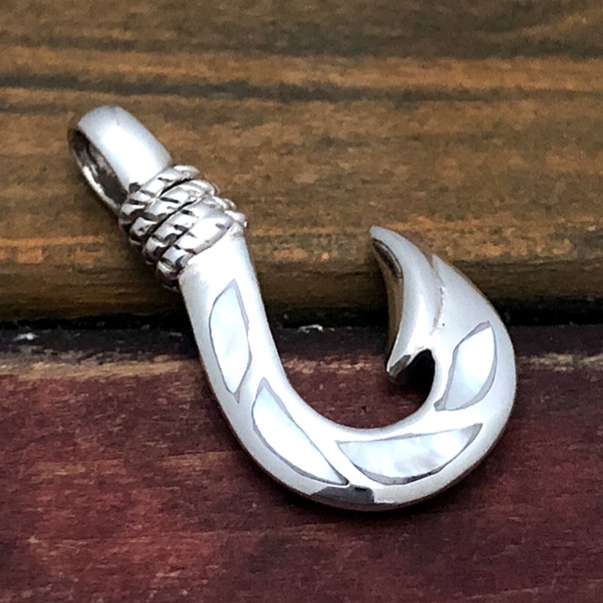 閉店処分！在庫ラス1！爆釣！ミニミニホワイトシェルフィッシュフック釣り針★純銀本物シルバー925ネックレストップ　ハワジュ_画像1