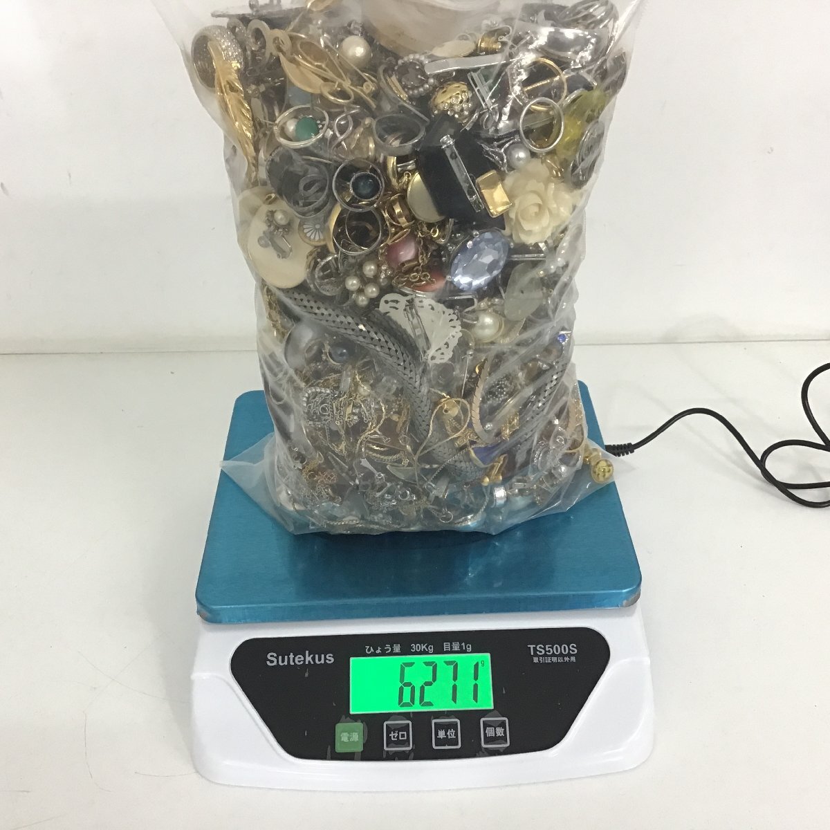 メッキ　アクセサリー　ゴールド　ネックレス　リング　ブローチ等『約6270g』【同梱不可/売り切り/10-98】_画像10