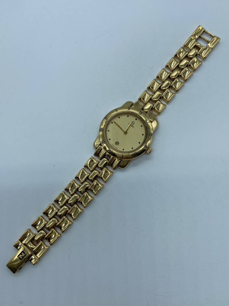 不動品 FENDI フェンディ メンズ レディース 腕時計 860J デイト クォーツ FFロゴ ラウンド ゴールド系 文字盤_画像2