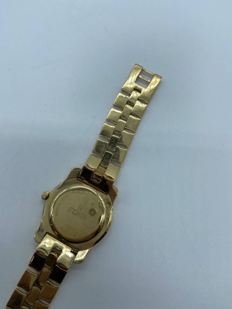 不動品 FENDI フェンディ メンズ レディース 腕時計 860J デイト クォーツ FFロゴ ラウンド ゴールド系 文字盤_画像7