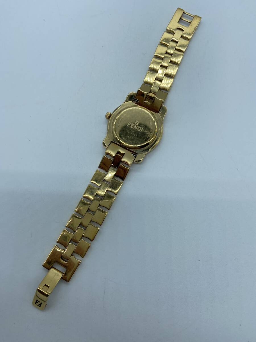 不動品 FENDI フェンディ メンズ レディース 腕時計 860J デイト クォーツ FFロゴ ラウンド ゴールド系 文字盤_画像6