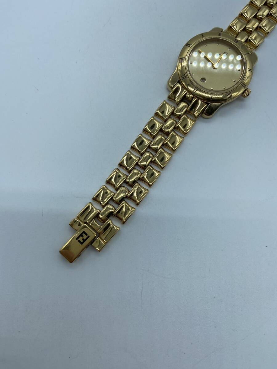 不動品 FENDI フェンディ メンズ レディース 腕時計 860J デイト クォーツ FFロゴ ラウンド ゴールド系 文字盤_画像3