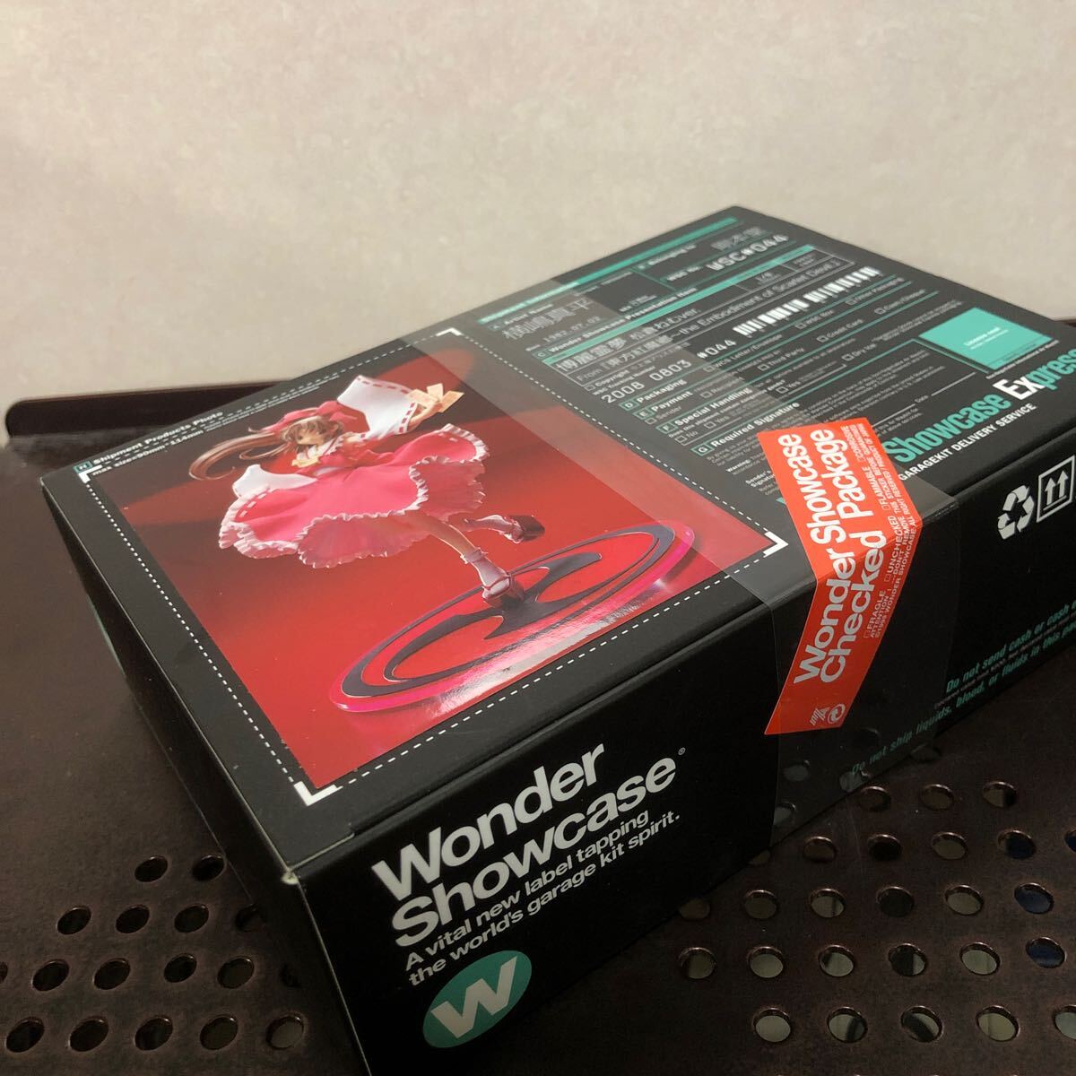 256 未組立 1/8 博麗霊夢 松倉ねむver. 東方紅魔郷 ワンダーショウケース ガレージキット レジンキット レジンキャスト 模型 剛本堂 _画像4