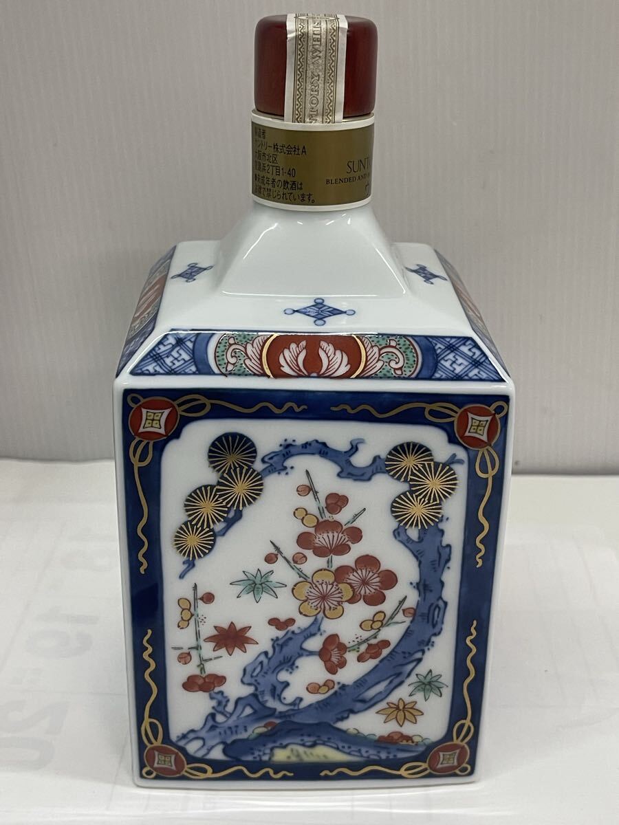 【古酒】未開栓 SUNTORY サントリー 20年ウイスキー 有田焼 染錦松竹梅寅文角型瓶 ⑧_画像3